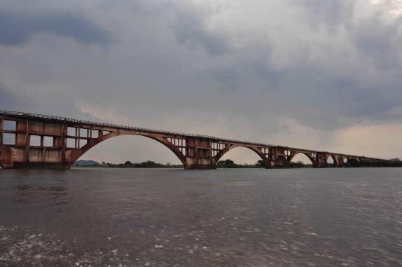 A bela ponte ferroviária sobre o rio Paraguai, região de Corumbá, no Mato Grosso do Sul
